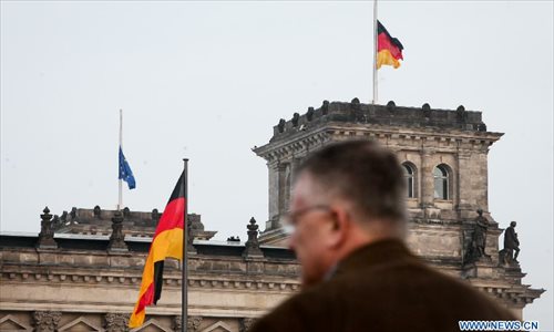 People mourn victims of crashed plane of Germanwings