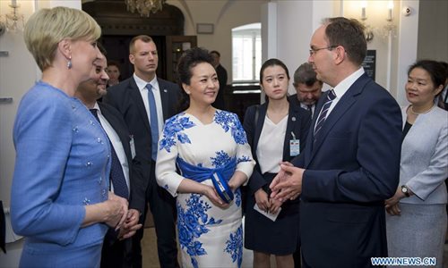 Wife of Chinese president visits Fryderyk Chopin Museum in Warsaw, Poland