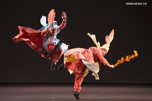 Peking Opera actors perform during the play Don Quixote, Errant Knigh in Guanajuato, Mexico, on Oct. 17, 2016. Peking Opera performers from China's Guizhou Province present a play based on the most famous work of Spanish writer Miguel de Cervantes Saavedra on Monday during the 44th International Cervantino Festival.(Xinhua/Leopoldo Smith Murill) 
