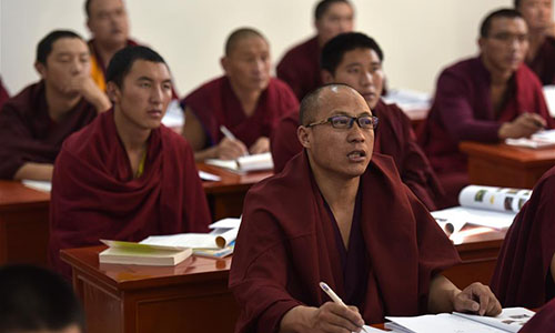  Monks have a lesson at Qinghai Tibetan Buddhism college in Guide County, northwest China's Qinghai Province, Nov. 16, 2016. The first batch of 120 monks have started their four-year full-time studies at the newly-opened Tibetan Buddhism college recently. (Xinhua/Zhang Hongxiang)