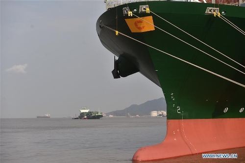 A cargo ship is ready to berth at Zhoushan Port in Ningbo, east China's Zhejiang Province, Feb. 16, 2017. The container throughput of Zhoushan Port in 2016 has reached 21.56 million TEU (twenty-foot equivalent unit), up 4.5 percent year-on-year. (Xinhua/Huang Zongzhi)