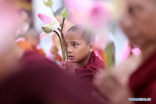 Myanmar's new year celebrated at Shwedagon Pagoda in Yangon