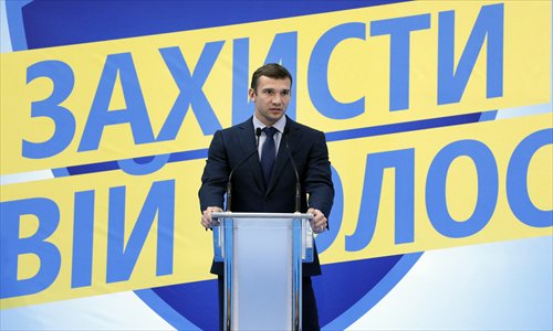 Main: Andriy Shevchenko speaks to members of his party on October 19. Photo: IC