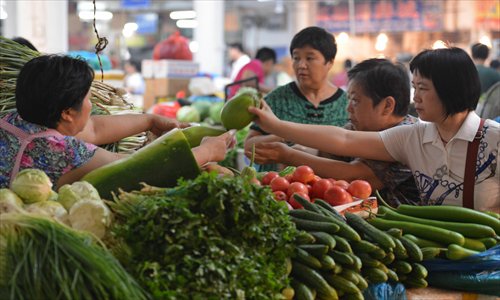 People buy vegetables and fruits in a local supermarket in Fuyang, Anhui Province in August. There is no sign for genetically modified (GM) foods. Photo: CFP