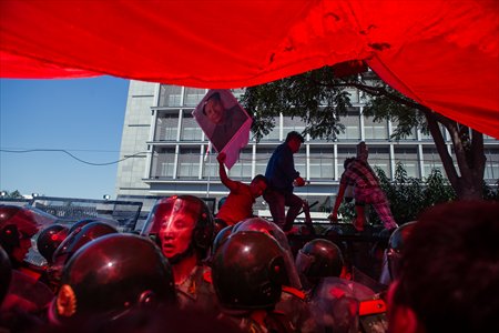 Protesters riot outside the Japanese Embassy. Photo: Li Hao