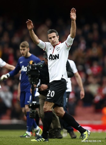 Robin van Persie of Manchester United waves to the supporters after the Barclays Premier League match between Arsenal and Manchester United at the Emirates Stadium in London, Britain on April 28, 2013. The match ended with a 1-1 draw. (Xinhua/Wang Lili) 
