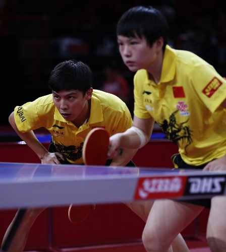 &nbsp;&nbsp;Chen Qi (L) and Hu Limei of China compete during the first round of mixed doubles against Pablo Tabachnik and Camila Arguelles of Argentina at Palais omnisport de Paris Bercy in Paris, France, on May 14, 2013. Chen and Hu won 4-0. (Xinhua/Wang Lili) 