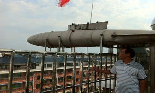 A photo of a missile-shaped water tank aroused many people's attention when it was recently published on the Internet. Many people mistook it for a real missile, even though it sits on a residential building in Duyuan village in Yiwu, Zhejiang Province.It is about 7 meters long.Photo: CFP