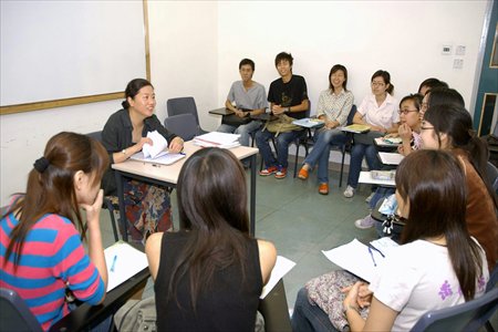 Shanghainese writer Wang Anyi talks to creative writing students at Fudan University.
