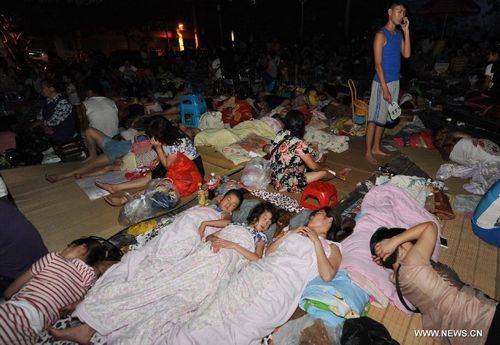 Citizens rest on the ground at quake-hit Luozehe Town, Yiliang County, Southwest China's Yunnan Province, September 8, 2012. Sixty-seven people have been confirmed dead and 731 others were injured after multiple earthquakes struck a mountainous region in Southwest China's Yunnan Province on Friday, the province's civil affairs department said. Photo: Xinhua