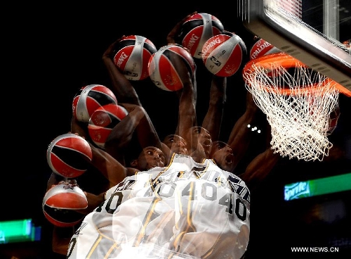 Picture taken with multi exposure time shows that Jeremy Evans of the Utah Jazz competing in the slam dunk contest part of 2013 NBA All-Star Weekend at the Toyota Center in Houston, the United States, Feb. 16, 2013. (Xinhua/Yang Lei) 