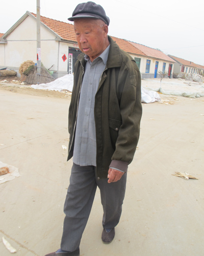 Mo's father Guan Yifan, 90, remains in good health. Photo: Xu Ming/ Global Times