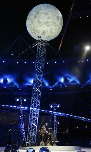 British physicist Stephen Hawking speaks during the opening ceremony of the London 2012 Paralympic Games on Wednesday. Photo: IC