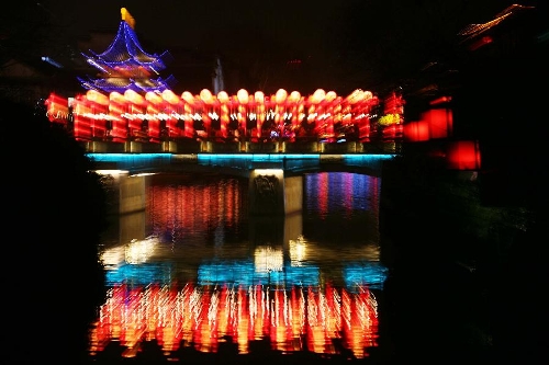 Photo taken on Feb. 6, 2013 shows the lanterns presented on the 2013 Nanjing Qinhuai Lantern Show at the Confucius Temple in Nanjing, capital of east China's Jiangsu Province. Around 500,000 lanterns are displayed during the event to celebrated the upcoming Spring Festival which falls on Feb. 10 this year. (Xinhua) 