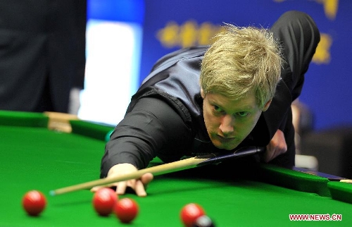 Neil Robertson of Australia competes during the quarter-final against Mark Selby of England at the Haikou World Open snooker tournament in Haikou, capital of south China's Hainan Province, March 1, 2013. Neil Robertson won 5-3. (Xinhua/Guo Cheng) 