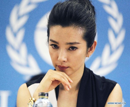 Chinese actress Li Bingbing attends a press conference at the United Nations Environment Programme (UNEP) headquarters in Nairobi, capital of Kenya, May 6, 2013. As an UNEP Goodwill Ambassador, Li Bingbing urged greater effort to combat illegal wildlife trade here on Monday. Li will travel to the Samburu National Reserve in northern Kenya this week, where she will meet wildlife experts and visit sites where elephants have recently been killed by poachers. (Xinhua/Li Jing) 