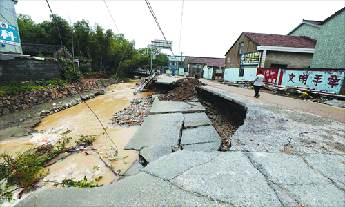 A section of a road in a village sank during the flash flood in Yuyao, Zhejiang Province, October 9, 2013. Photo: Yang Hui/GT