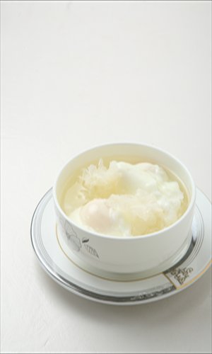 Lotus seeds, white fungus and lily bulbs are nourishing ingredients during this solar term. Photos: CFP