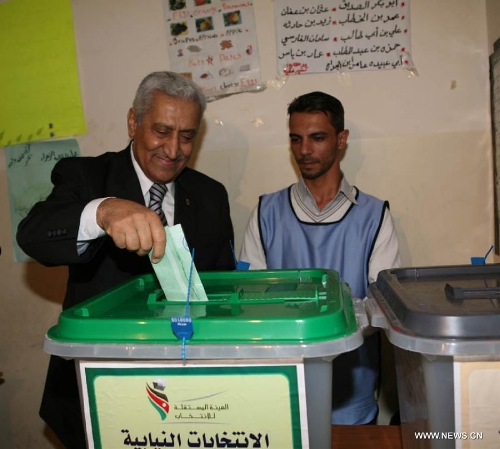 Jordanian Prime Minister Abdullah Ensour casts his ballot at a polling station in Al Balqa, Jordan, on Jan. 23, 2013. Jordanians started casting their ballots on Wednesday morning to elect the 17th lower house of parliament. (Xinhua/Cheng Chunxiang) 