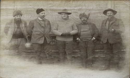 Robert Sterling Clark (second from right) and his fellows during the expedition in China
