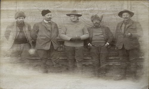 Robert Sterling Clark (second from right) and his fellows during the expedition in China 