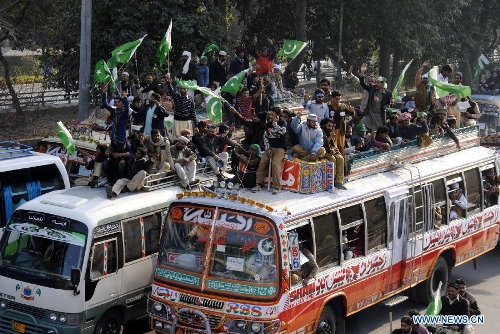 Supporters of Dr Tahir-ul-Qadri ride on vehicles during a long-march in eastern Pakistan's Lahore, Jan. 13, 2013. A Pakistani religious leader, Dr Tahir-ul-Qadri, started a long-march from Lahore to Islamabad to call for electoral reforms Sunday, local media reported. (Xinhua/Sajjad)&nbsp; Related:Pakistani religious leader starts long-march on IslamabadISLAMABAD, Jan. 13(Xinhua) --A Pakistani religious leader, Dr Tahir-ul-Qadri, Sunday started a long-march on Islamabad to press the government to introduce 'electoral reforms' to bar what he calls corrupt elements from taking part in elections, local media reported.Dr Qadri started the march from the eastern city of Lahore and the participants are scheduled to stage sit-in outside the parliament building in Islamabad. However, the authorities in Islamabad have blocked the routes to the parliament house with parking containers. Full story