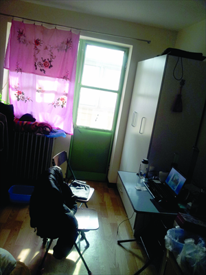 Yu's room is dark, as the sunshine is blocked out by the windproofing on the balcony. Photo: Courtesy of Yu Junjie