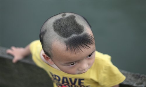 A boy shows his Apple haircut at West Lake in Hangzhou, East China's Zhejiang Province on Saturday. Photo: CFP
