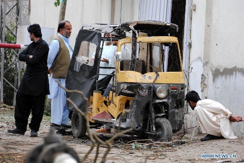 Residents gather at the blast site in southwest Pakistan's Quetta, April 24, 2013. At least four people were killed and 37 others injured on Tuesday night in a series of bomb blasts followed by a suicide attack in Pakistan's southwestern provincial capital of Quetta, local media reported. (Xinhua/Mohammad)