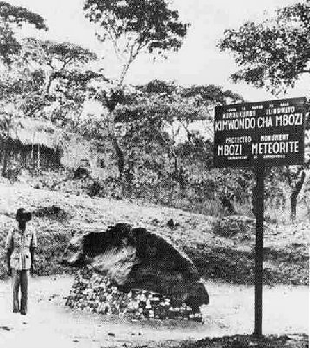 照Mbosi Meteorite with an estimated mass of over 16 tons (Tanzania, 1930).(Source:gmw.com)