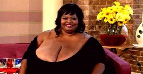 Annie Hawkins-Turner, originally from from Atlanta, Georgia, boasts the world's largest natural breasts. Her gigantic size 102ZZZ assets weigh nearly 85lbs, each heavier than the average four-year-old child. (Photo Source: huanqiu.com)