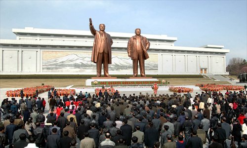 Bronze statues of former North Korean leaders Kim Il Sung and Kim Jong Il at Mansu Hill in Pyongyang, North Korea, on Monday. Photo: IC