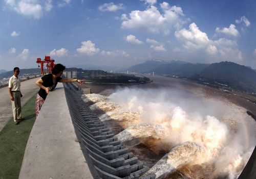 The Three Gorges Dam releases flood water through spillways in Yichang, Central China's Hubei Province, July 25, 2012. The biggest flood peak, of 71,200 cubic meters per second, in nine years smoothly passed the Three Gorges Dam as the water inflow into the dam receded on Wednesday morning. Photo: Xinhua