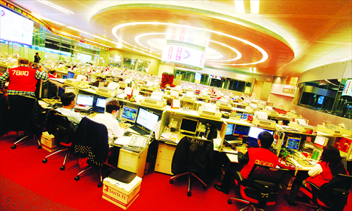 Traders on the floor of the Hong Kong Stock Exchange. The exchange's operators said Thursday that they will be exploring new options for  commodities trading with the Chinese mainland later this year. Photo: CFP 