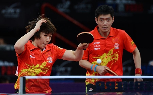 Qiu Yike (R) and Wen Jia of China compete during the first round of mixed doubles against Gencay Menge and Ipek Karahan of Turkey at Palais omnisport de Paris Bercy in Paris, France, on May 14, 2013. Qiu and Wen won 4-0. (Xinhua/Tao Xiyi) 