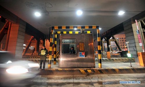 A car moves through a toll gate of highway in Changsha, capital of central China's Hunan Province, on Feb. 9, 2013. The highways in China will be toll-free for passenger cars from 0:00 on Feb. 9 to 24:00 on Feb. 15 when most Chinese will go home for the Spring Festival and return to work. Photo: Xinhua