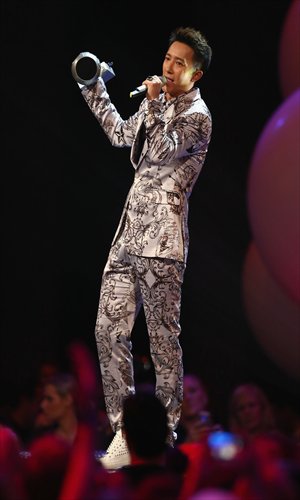 Han Geng wins for Best Worldwide Act at MTV EMAs Photo: CFP