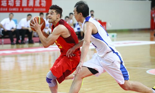 Xirelijiang Mugetear (left) of the Chinese mainland shields the ball in the final basketball match against Chinese Taipei on Monday at the East Asian Games in North China's Tianjin. Photo: CFP