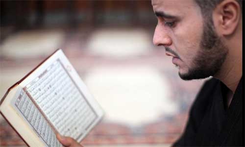 A Libyan man reads Koran in a mosque in the Libyan capital Tripoli on July 20, 2012, the first day of Ramadan (the Islamic month of fasting). Photo: Xinhua