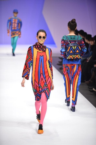 Models present creations in the WSM China Knitwear Fashion Design Contest 2013 during the China Fashion Week in Beijing, capital of China, March 26, 2013. The design by Sheng Lina from Fashion School & Engineering of Zhejiang Sci-Tech University won the championship of the contest. (Xinhua/Li Xin)&nbsp;