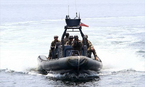 US navy soldiers and their Philippine counterparts operate a boat during a joint military exercises between the Philippines and the United States at the South China Sea, June 28, 2013. The Philippines and U.S. Naval forces began joint military exercises codenamed Cooperation Afloat Readiness and Training (CARAT) at the South China Sea on June 27 to enhance the capability of both sides through practical exercises and lectures. Photo: Xinhua