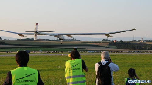 Solar Impulse arrives at its home base in Payerne, Switzerland, July 24, 2012. The world's biggest solar powered aircraft, Solar Impulse, on Tuesday touched down at its home base in Payerne, Switzerland, crossing the finish-line for its fuel-free intercontinental voyage. Photo: Xinhua