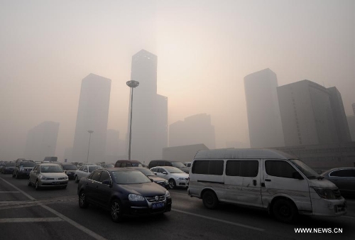 Vehicles move amid a dense smog near the CBD (Central Business District) area in Beijing, capital of China, Jan. 12, 2013. Beijing was shrouded in dense smog for a second straight day Saturday. The smoggy weather will not clear up until Monday, the city's environment monitoring center said. Beijing's air is heavily polluted. Readings for PM2.5, or airborne particles with a diameter of 2.5 microns or less -- small enough to deeply penetrate the lungs -- were as high as 456 on Saturday. (Xinhua/Luo Xiaoguang)