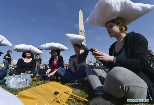 People participate in the pillow fight in Washington D.C., the United States, April 6, 2013. (Xinhua/Zhang Jun) 