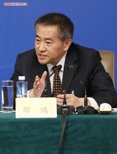Shao Hong, a member of the 12th National Committee of the Chinese People's Political Consultative Conference (CPPCC), speaks at a press conference held by the first session of the 12th CPPCC National Committee in Beijing, capital of China, March 8, 2013. Invited CPPCC members answered questions on improvements in political consultative system at the press conference. (Xinhua/Wang Shen)