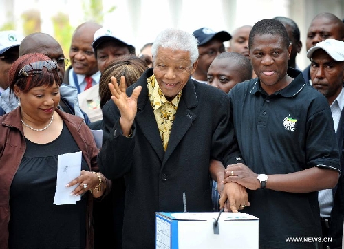 File photo taken on April 22, 2009 shows the former president of South Africa Nelson Mandela (C) casting his vote at a polling station during the election in Johannesburg, South Africa. Former South African President Nelson Mandela is in 