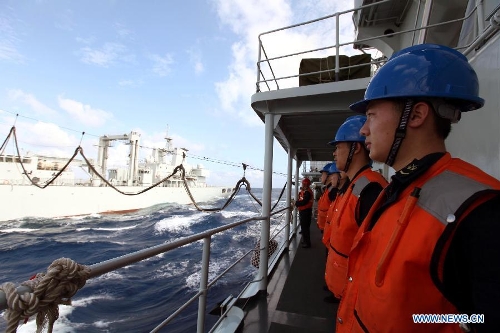 &nbsp;Crew members onboard missile destroyer Harbin stand as the supply ship Weishanhu tranport fuel and other materials at South China Sea, Feb. 20, 2013. The supply ship Weishanhu reinforced the missile destroyer Harbin and the frigate Mianyang on Wednesday with fuel, fresh water and other materials. The 14th naval squad, sent by the Chinese People's Liberation Army (PLA) Navy, departed Saturday from China to the Gulf of Aden and Somali waters for escort missions. The fleet comprises three ships -- the missile destroyer Harbin, the frigate Mianyang and the supply ship Weishanhu -- carrying two helicopters and a 730-strong troop. (Xinhua/Rao Rao) 