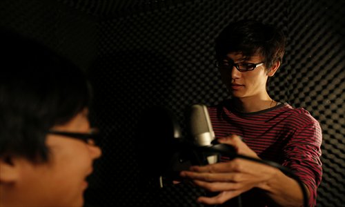 These kinds of graduation songs have changed in recent years, but their spirit remains.  Photo: CFP