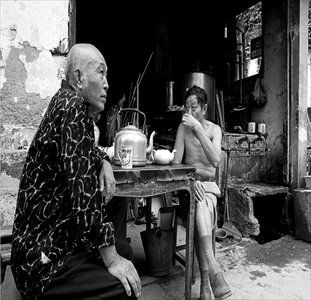 A photo from Distant Footsteps by Chen Gangyi