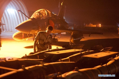 A photo released on Jan. 12, 2013 by French Army Communications Audiovisual office (ECPAD) shows a French soldier loading M82 missiles on a Mirage 2000 fighter aircraft at Kossei camp at the French military base of N'Djamena in Chad. French President Francois Hollande announce that French forces have launched military intervention on Friday in a support of Malian troops countering Islamist rebels' offensive. (Xinhua/NICOLAS-NELSON RICHARD/ECPAD) 